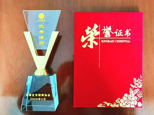 喜讯 | 坚守初心 载誉前行！何荣庄律师再获「全市优秀律师」殊荣